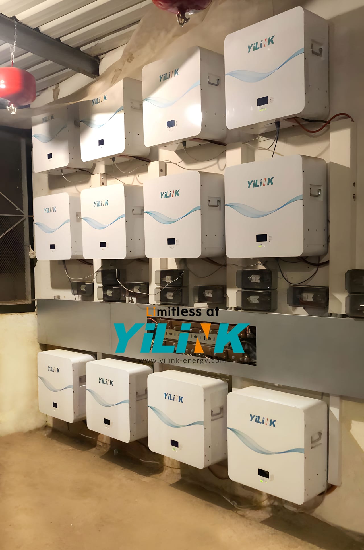Mur de batteries Yilink iPower Mini en installation résidentielle
