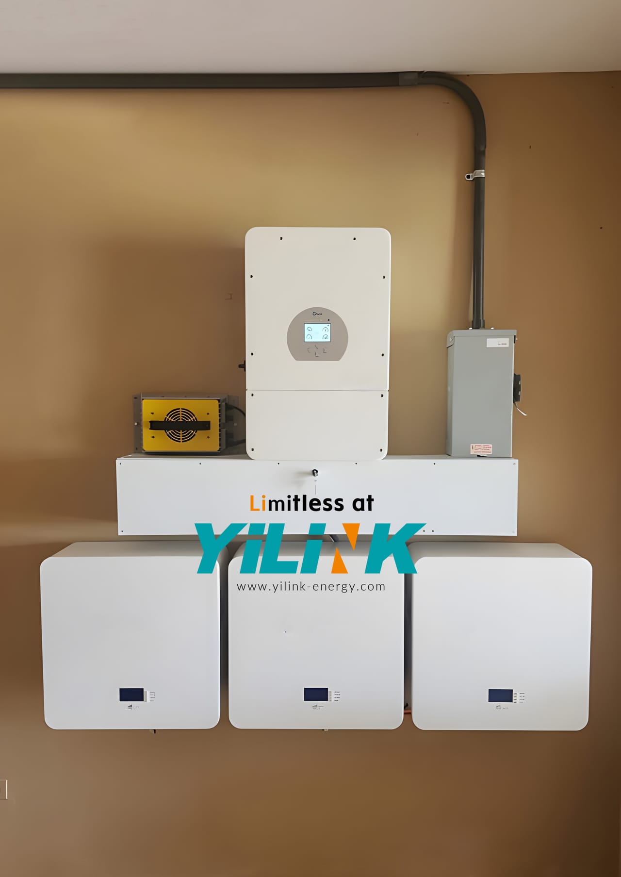 Batteries Yilink iPower Mini superposées avec leur onduleur
