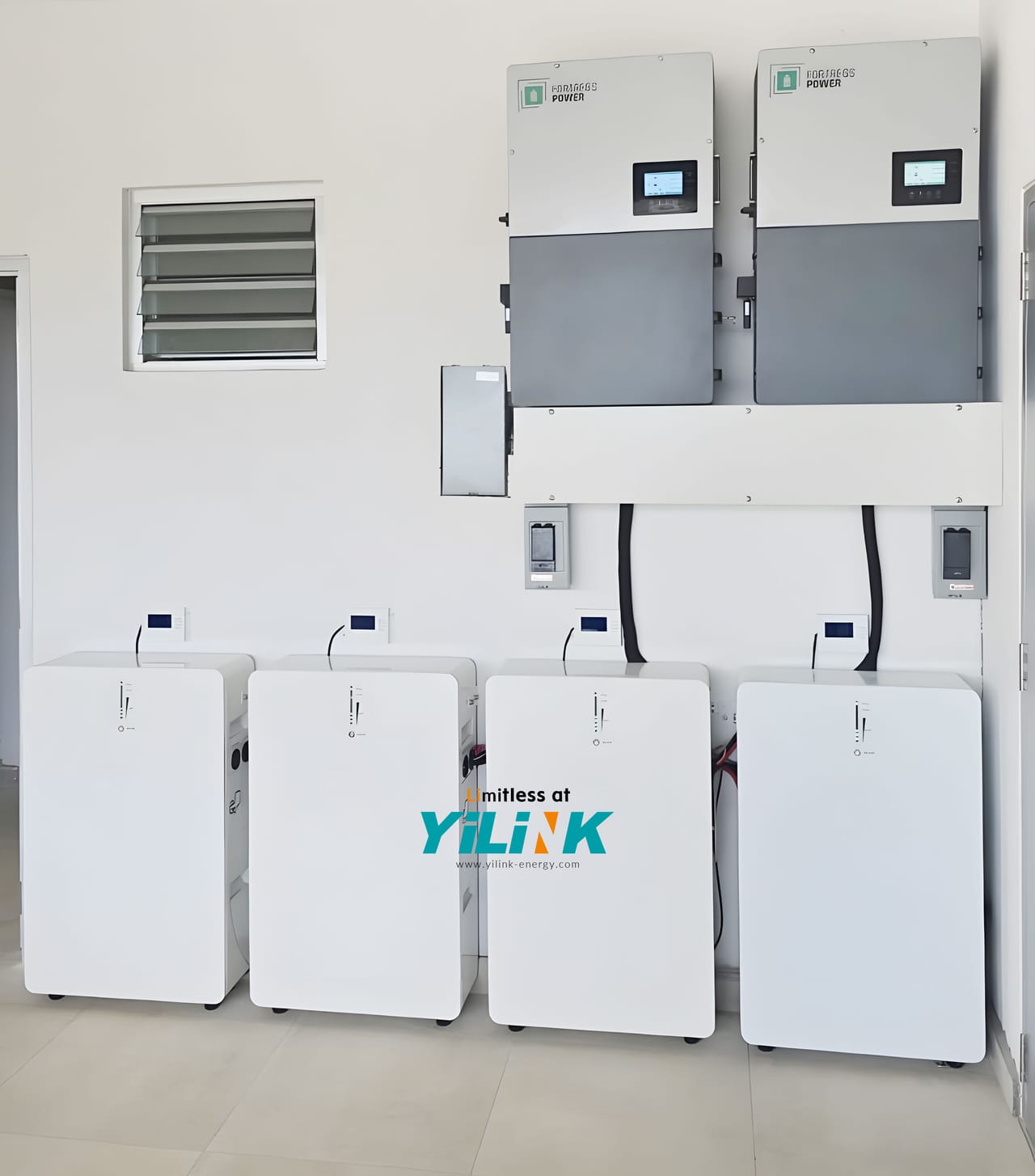 Rangée de batteries murales Yilink iPower Plus en salle technique